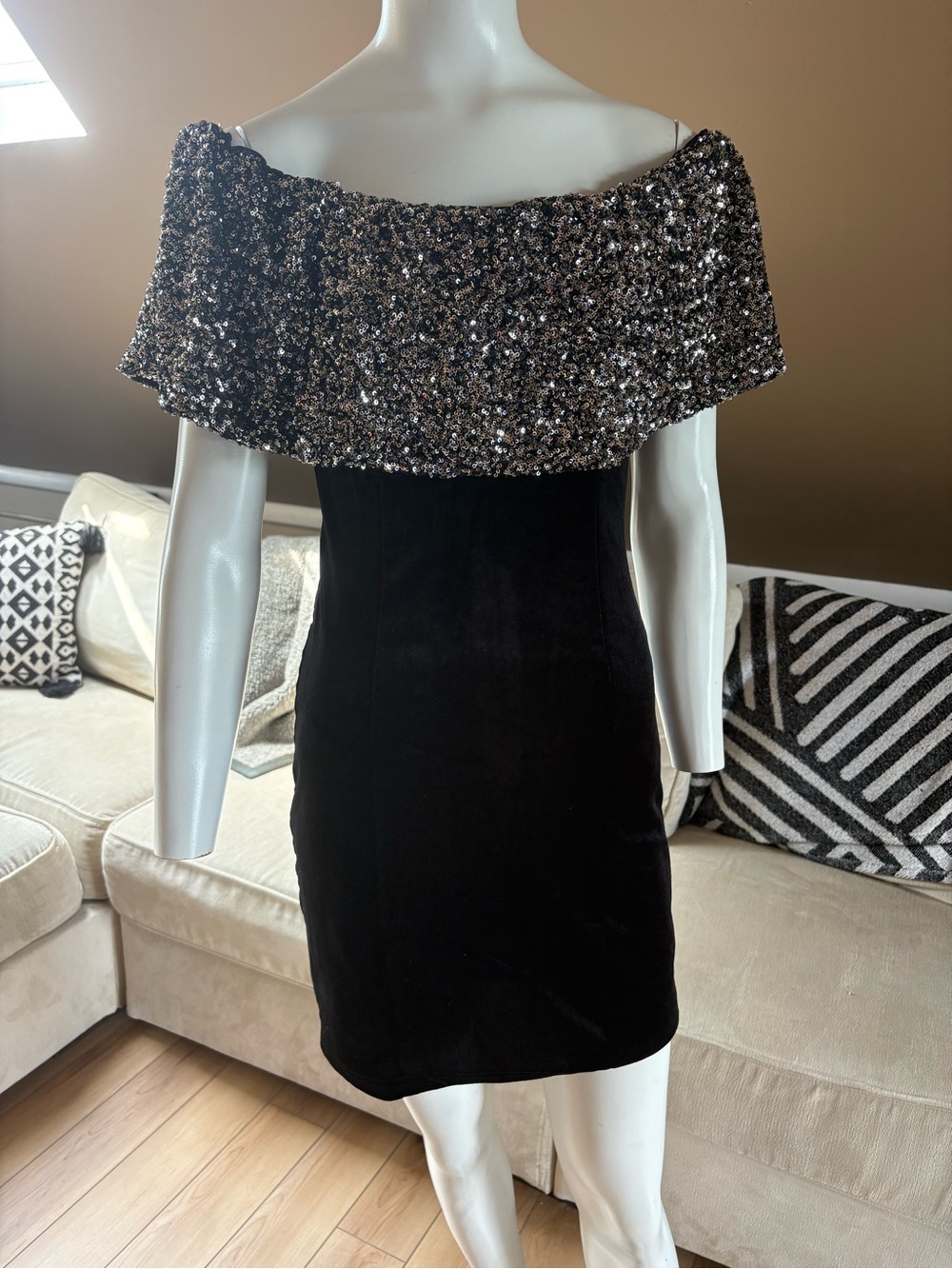 NWT Akaiv Black Velvet Sequins Off Shoulder Cocktail Dress Size Small